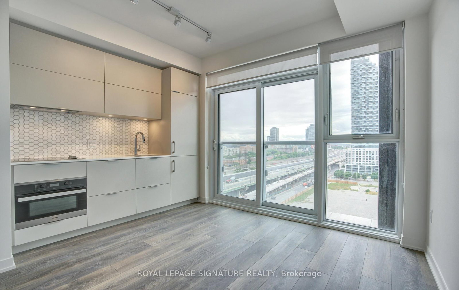 20 Richardson Street • #1006 • Toronto, ON photo 6