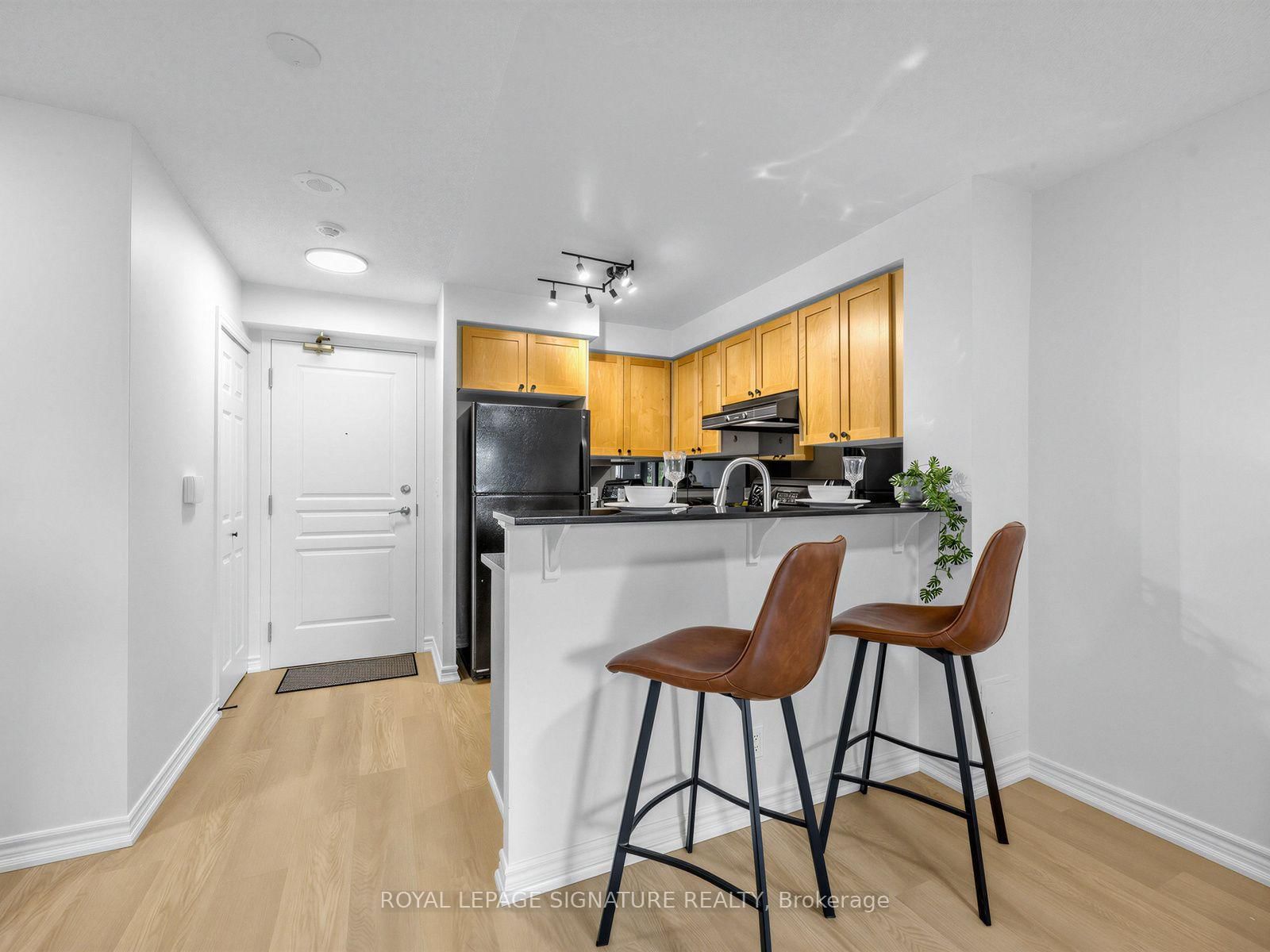 16 Dallimore Circle • #220 • Toronto, ON photo 5