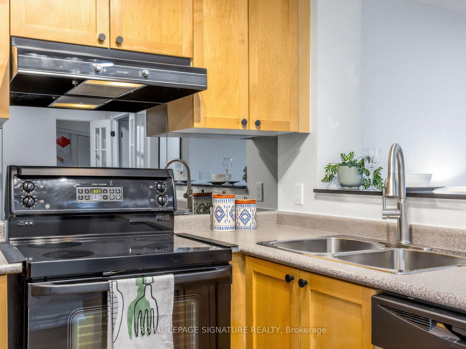 16 Dallimore Circle • #220 • Toronto, ON photo 9
