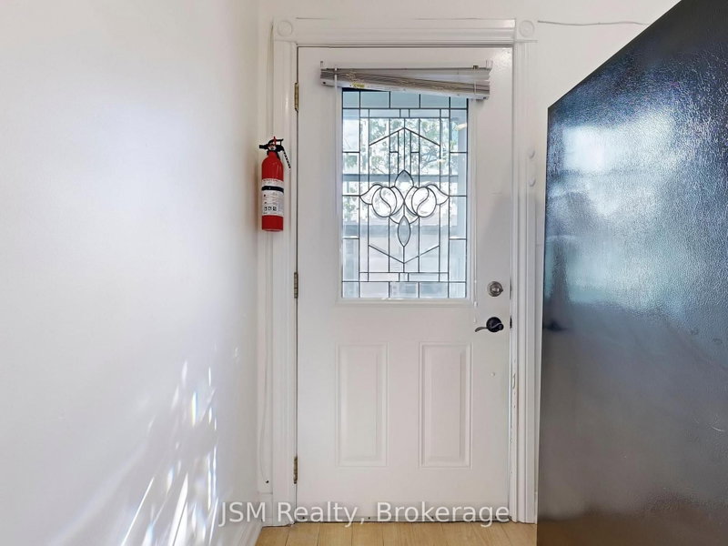 Main - 479 Westmount Avenue