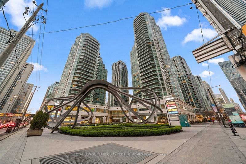 2604 - 10 Yonge Street