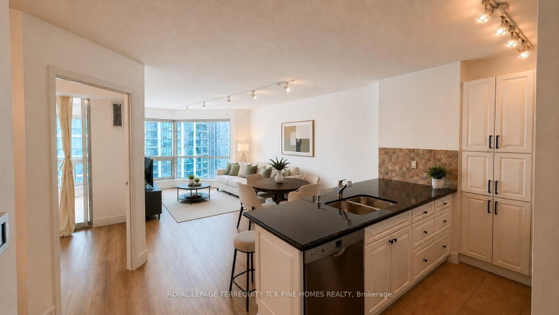 2604 - 10 Yonge Street