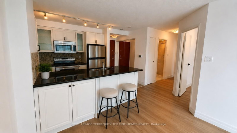 2604 - 10 Yonge Street