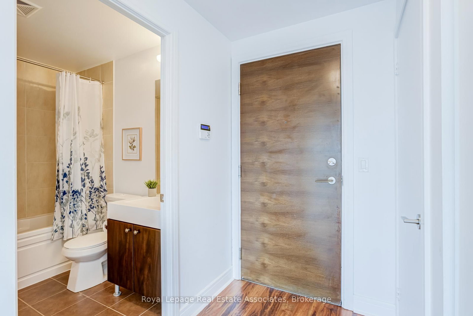 35 Brian Peck Crescent • #LPH21 • Toronto, ON photo 27