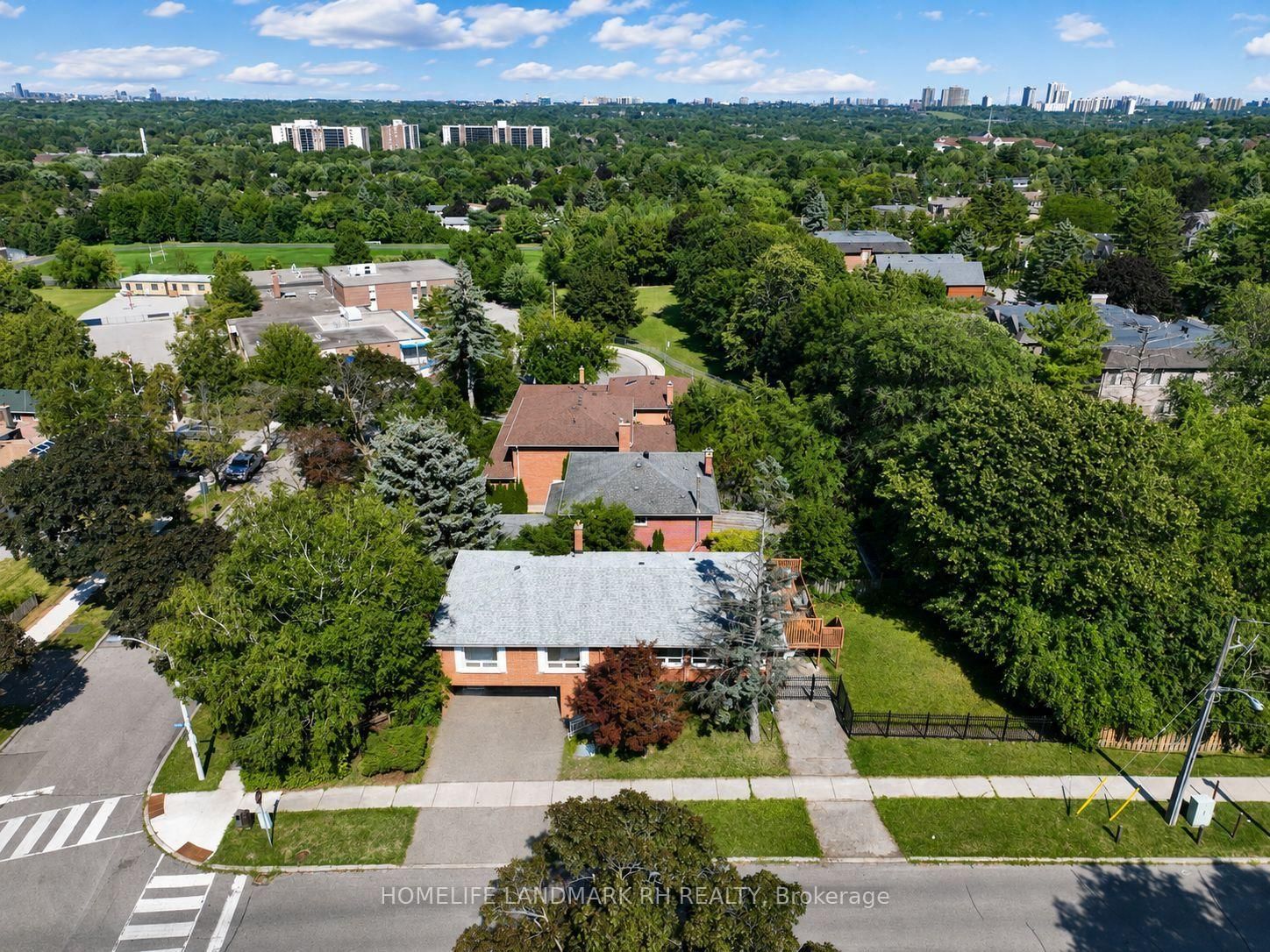 225 Maxome Avenue • Toronto, ON photo 35