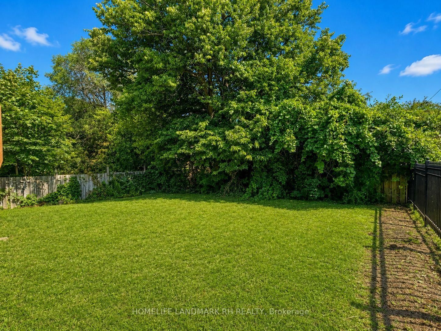 225 Maxome Avenue • Toronto, ON photo 39
