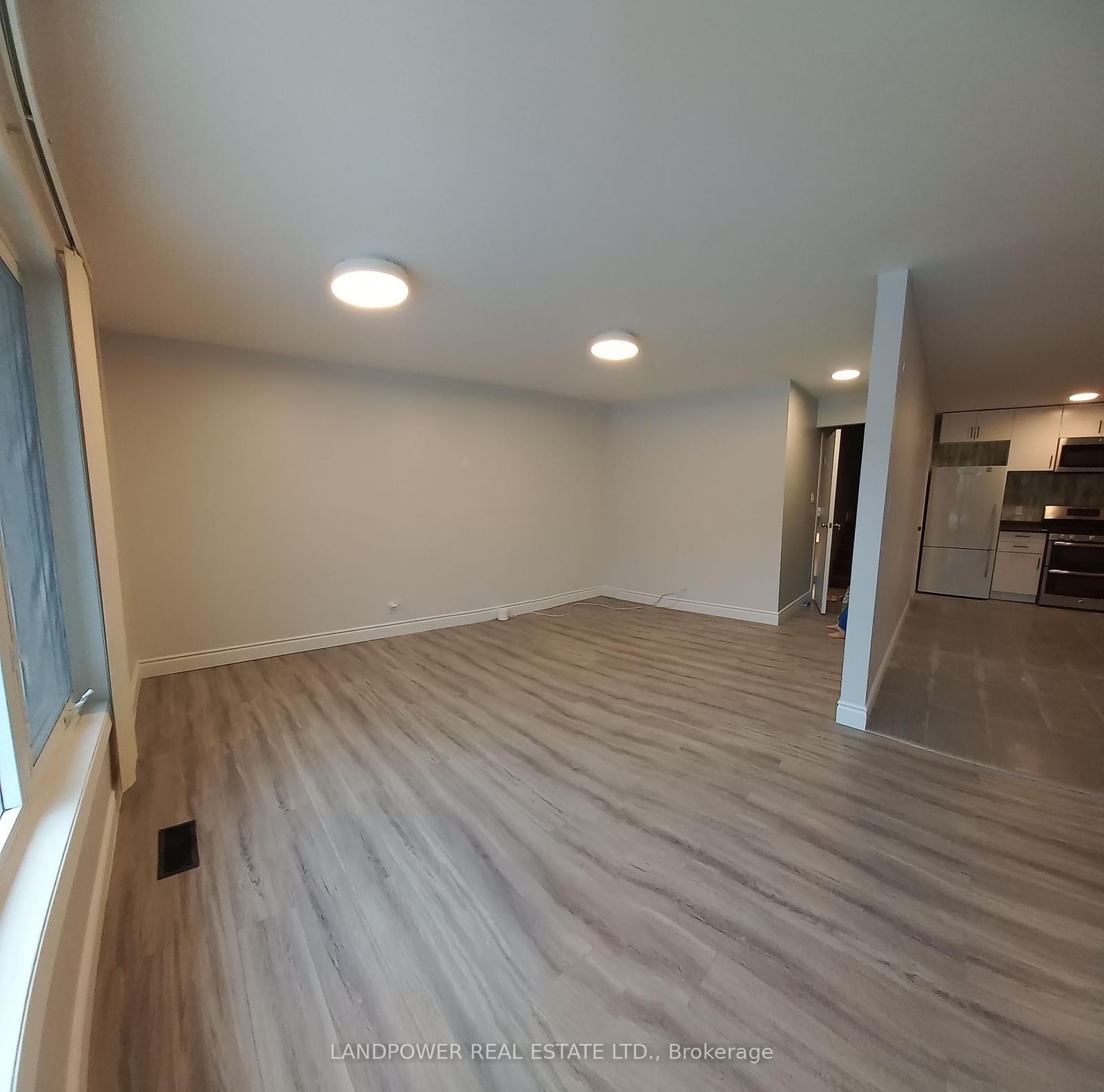 3 bedrooms - 8 Clareville Crescent, Toronto 2
