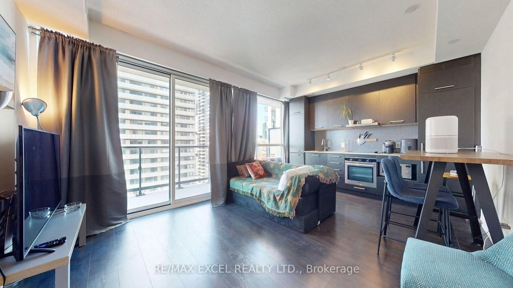 2507 - 87 Peter Street 4