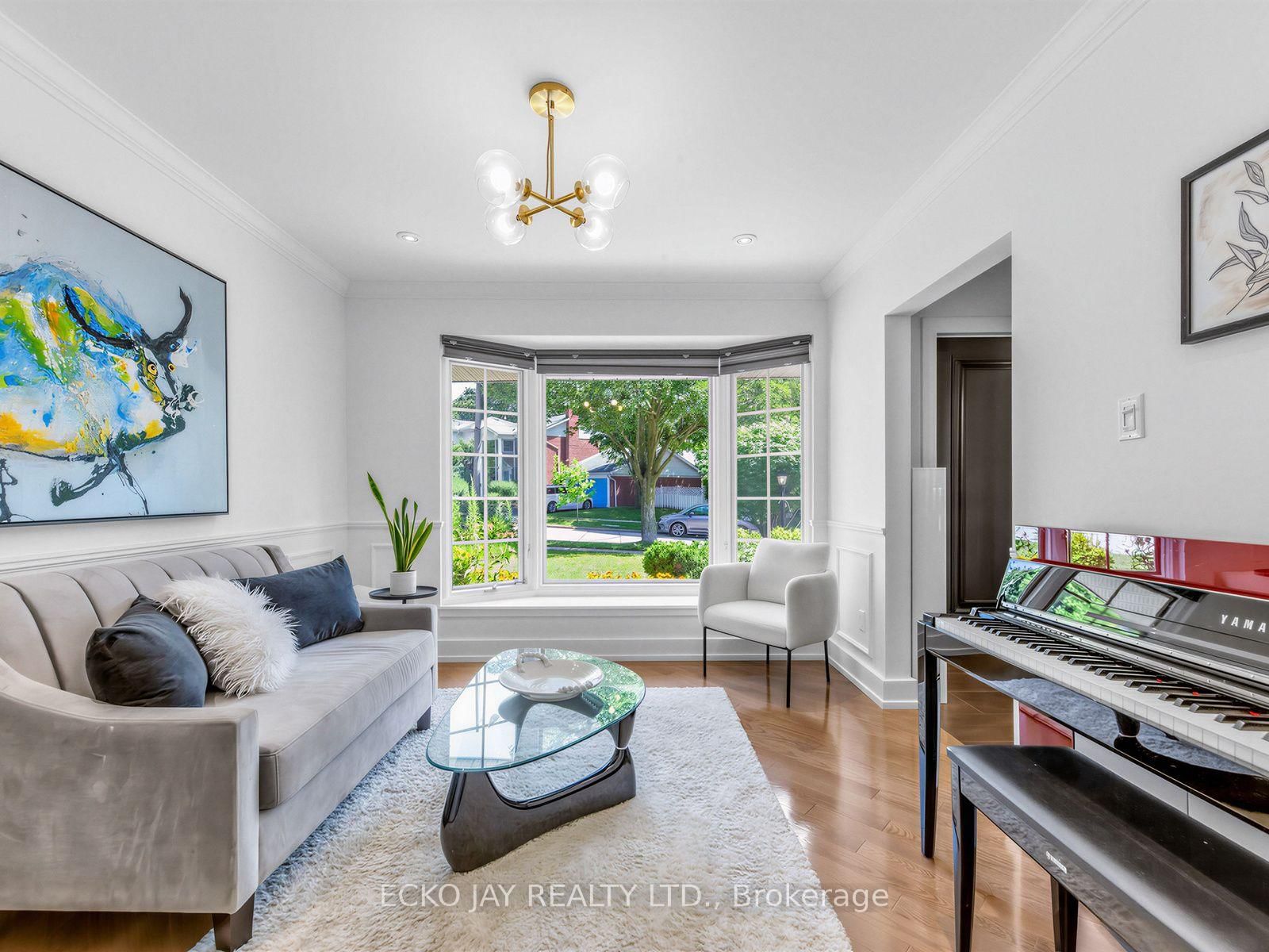 22 Meadowglade Crescent • Toronto, ON photo 18