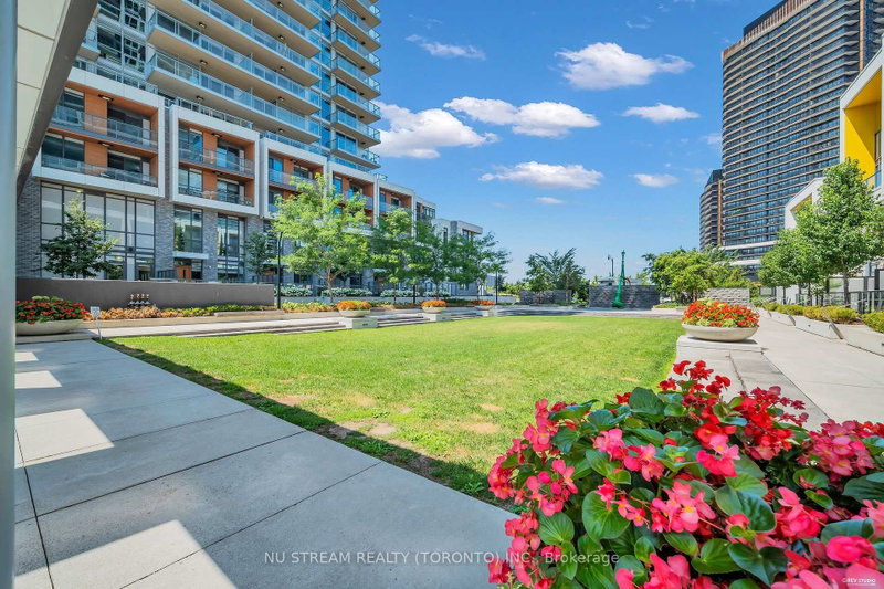 1105 - 95 Mcmahon Drive