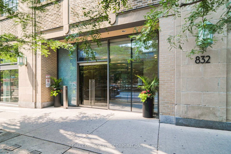 406 - 832 Bay Street