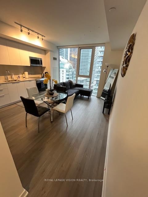 1804 - 357 King Street W