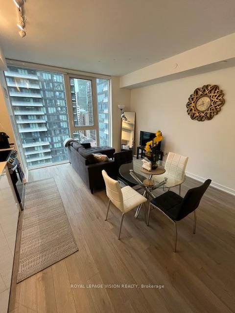 1804 - 357 King Street W
