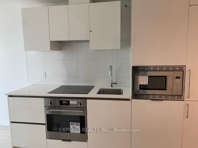 2911 - 230 Simcoe Street