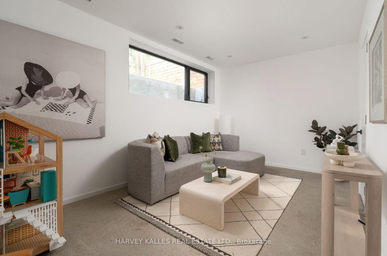 534 Duplex Avenue