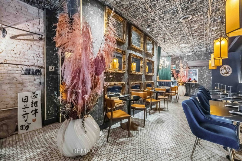 217 Ossington Ave photo 4