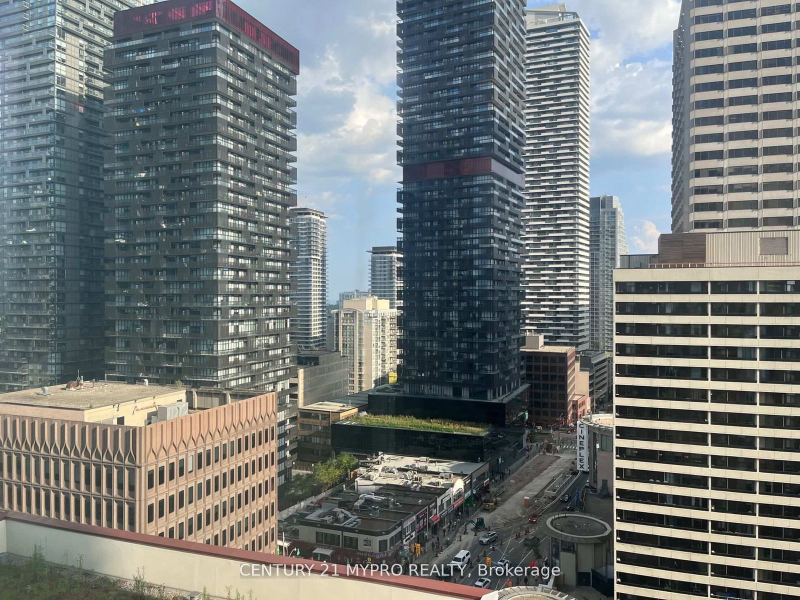 33 Helendale Avenue • #1306 • Toronto, ON photo 11
