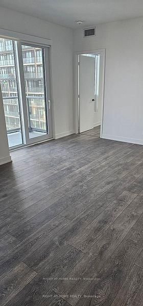 108 Peter St photo 4