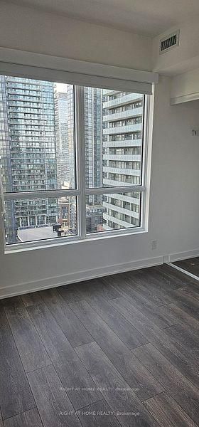 108 Peter St photo 5