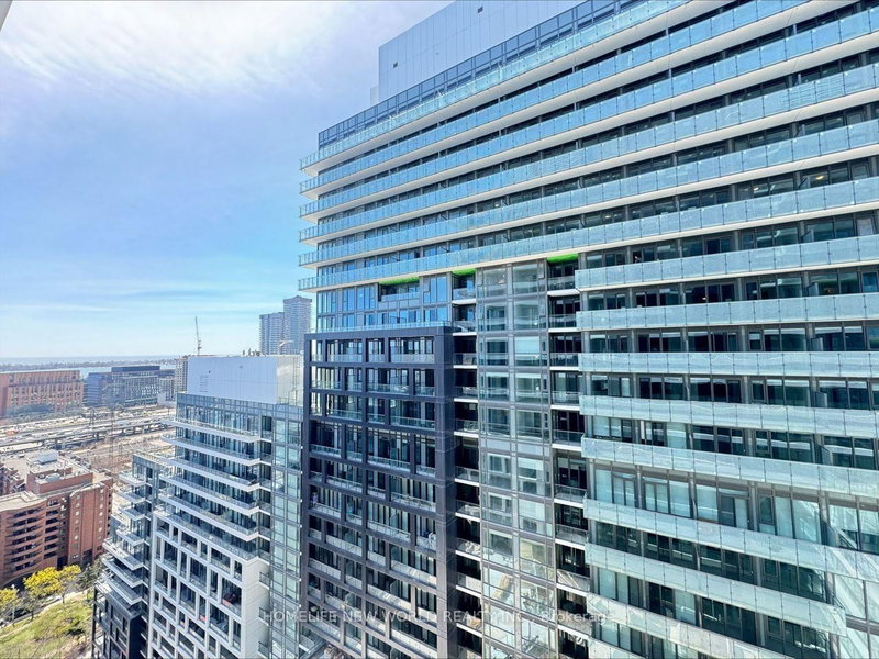 2212 - 70 Princess Street