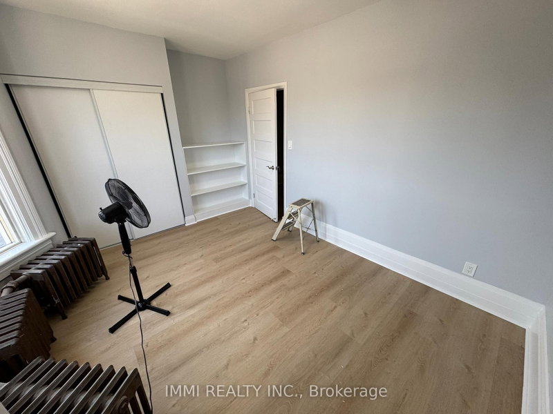 201 - 618 Bathurst Street