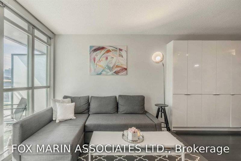 302 - 10 Capreol Court