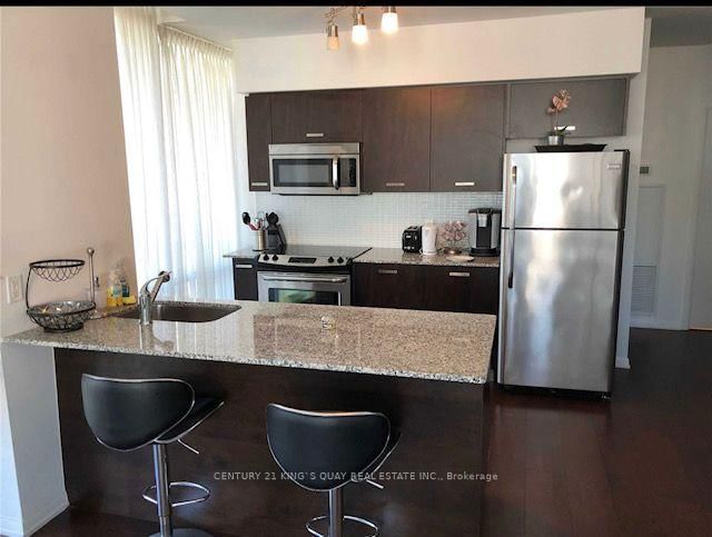 3005 - 832 Bay Street