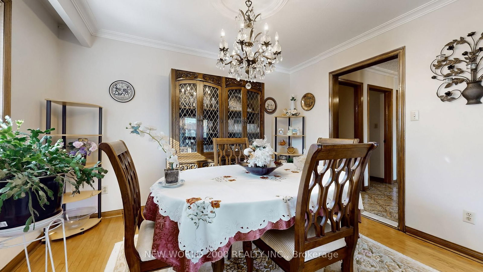 17 Squirewood Road • Toronto, ON photo 10