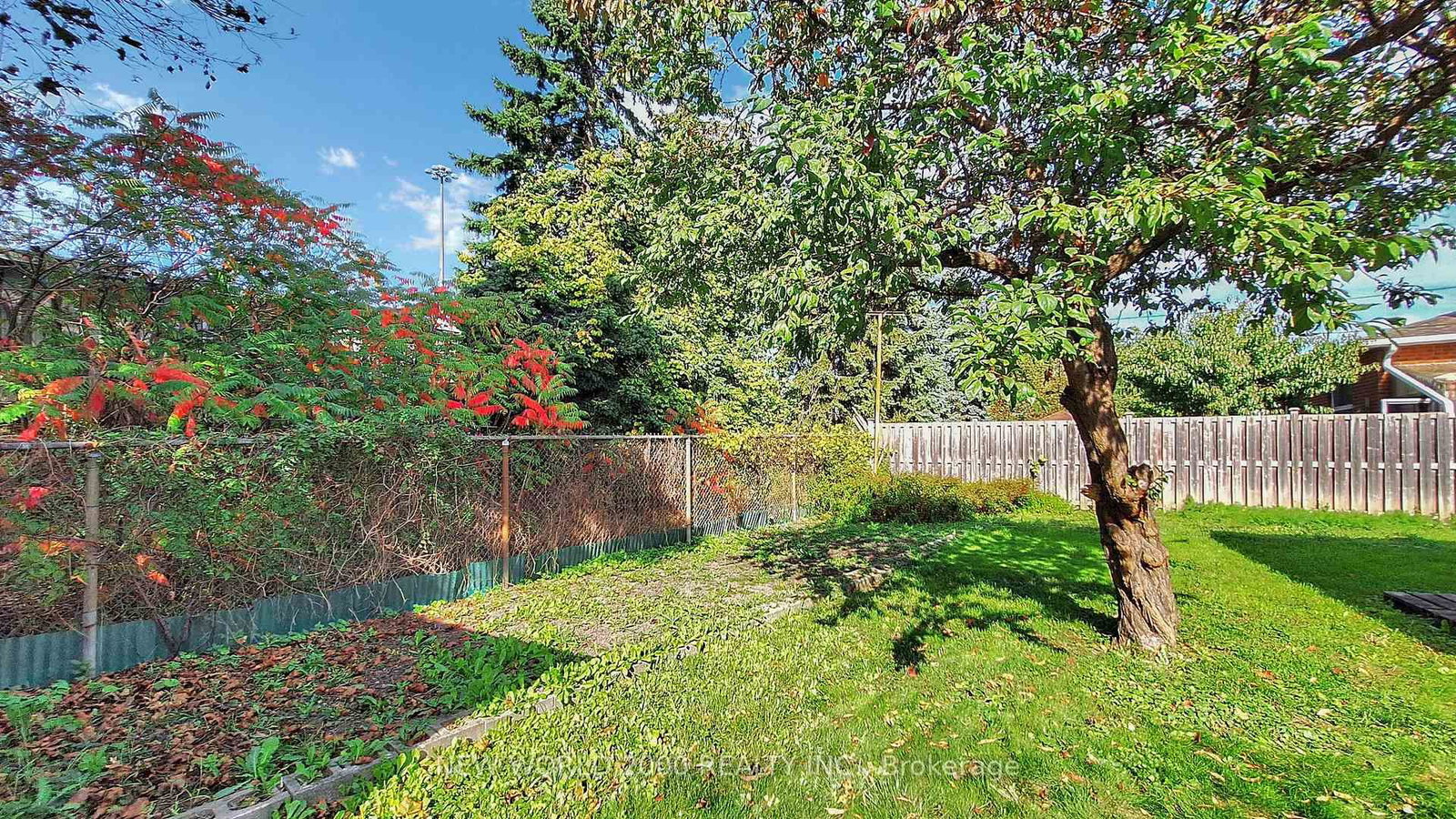 17 Squirewood Road • Toronto, ON photo 38