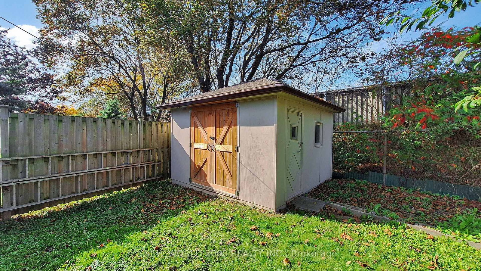 17 Squirewood Road • Toronto, ON photo 39