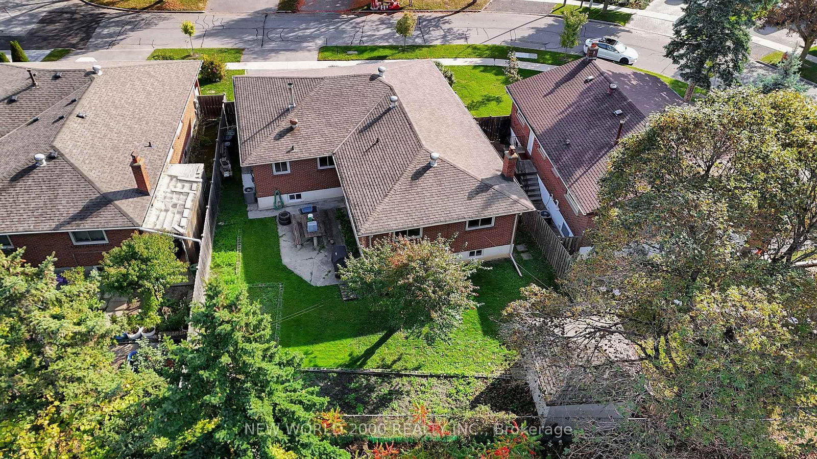 17 Squirewood Road • Toronto, ON photo 44
