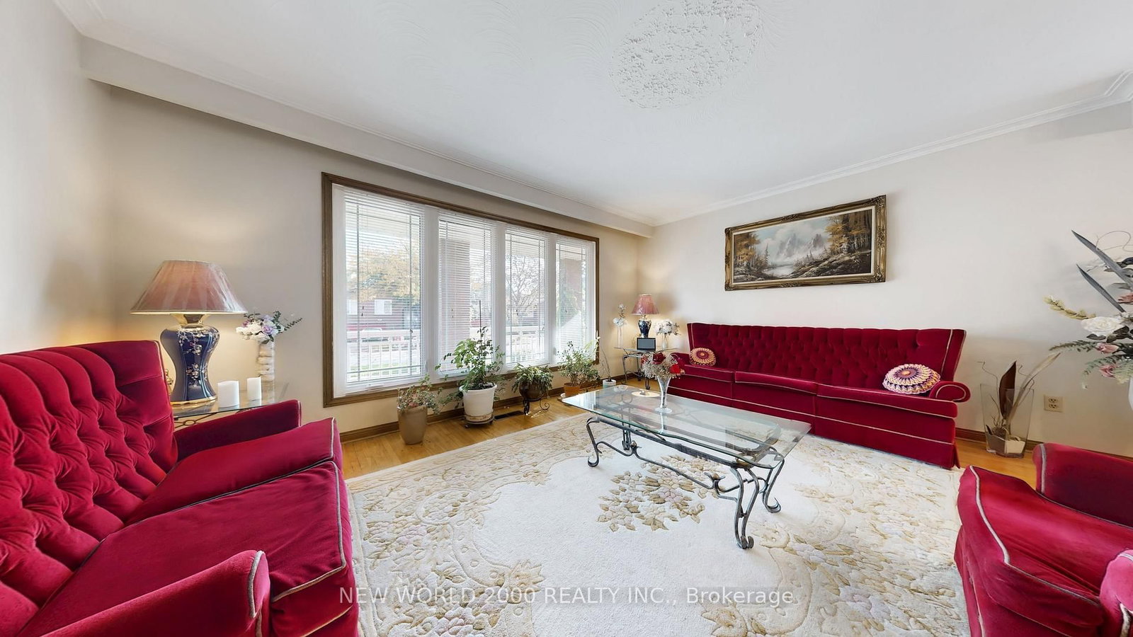 17 Squirewood Road • Toronto, ON photo 5
