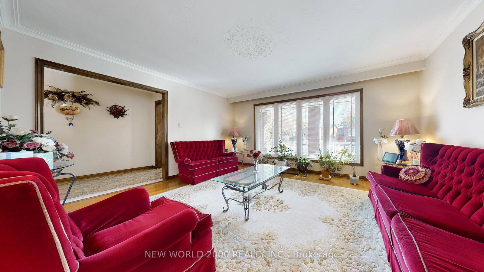 17 Squirewood Road • Toronto, ON photo 6
