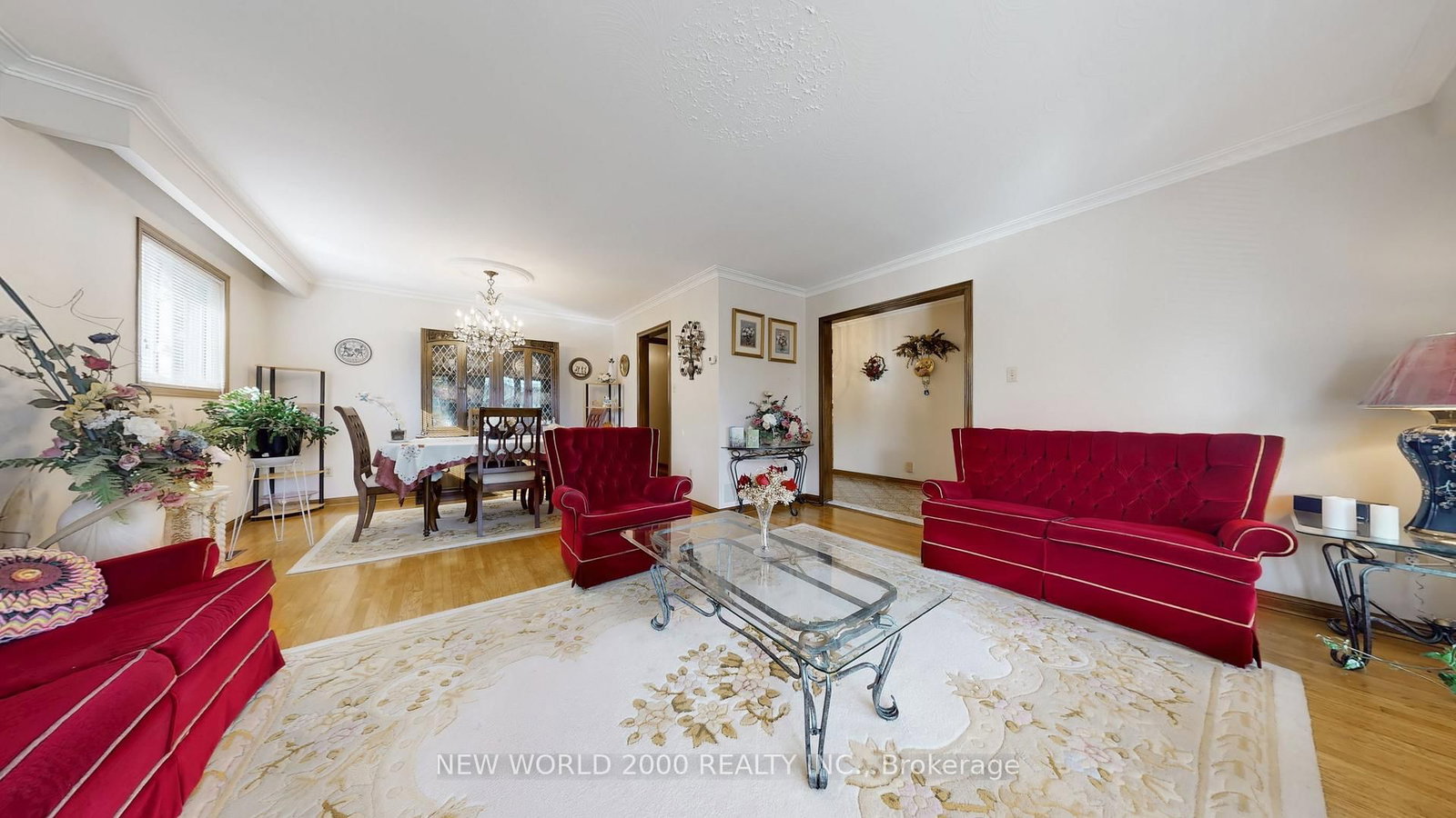17 Squirewood Road • Toronto, ON photo 7