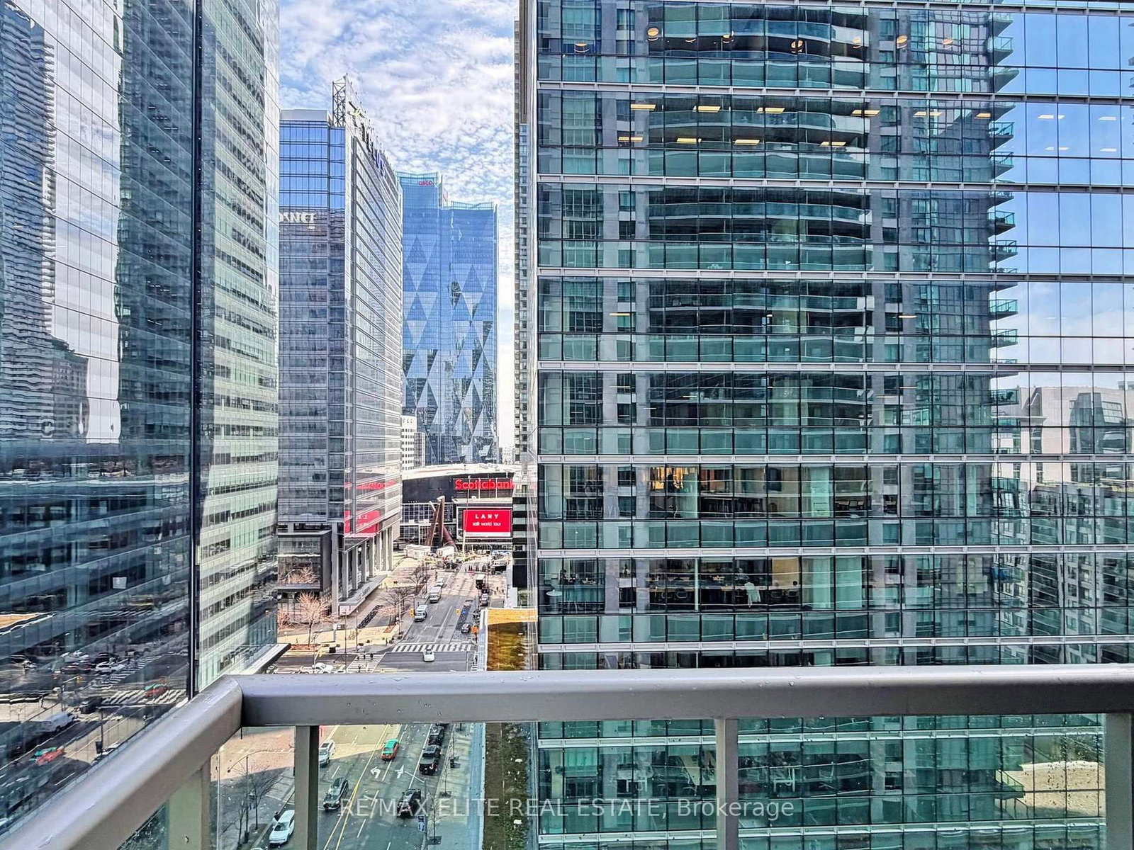 30 Grand Trunk Crescent • #1806 • Toronto, ON photo 9