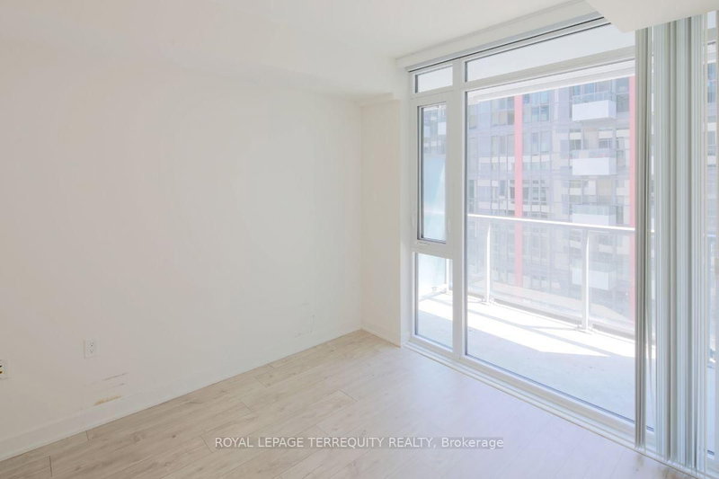 627 - 576 Front Street W