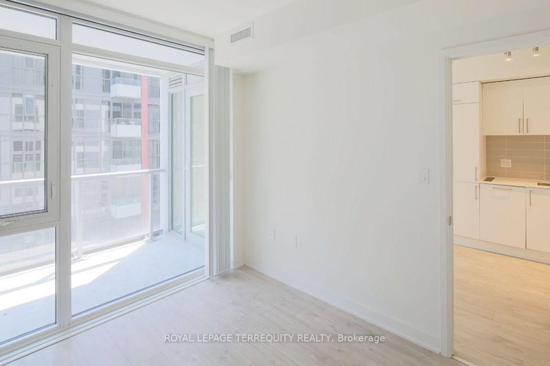 627 - 576 Front Street W