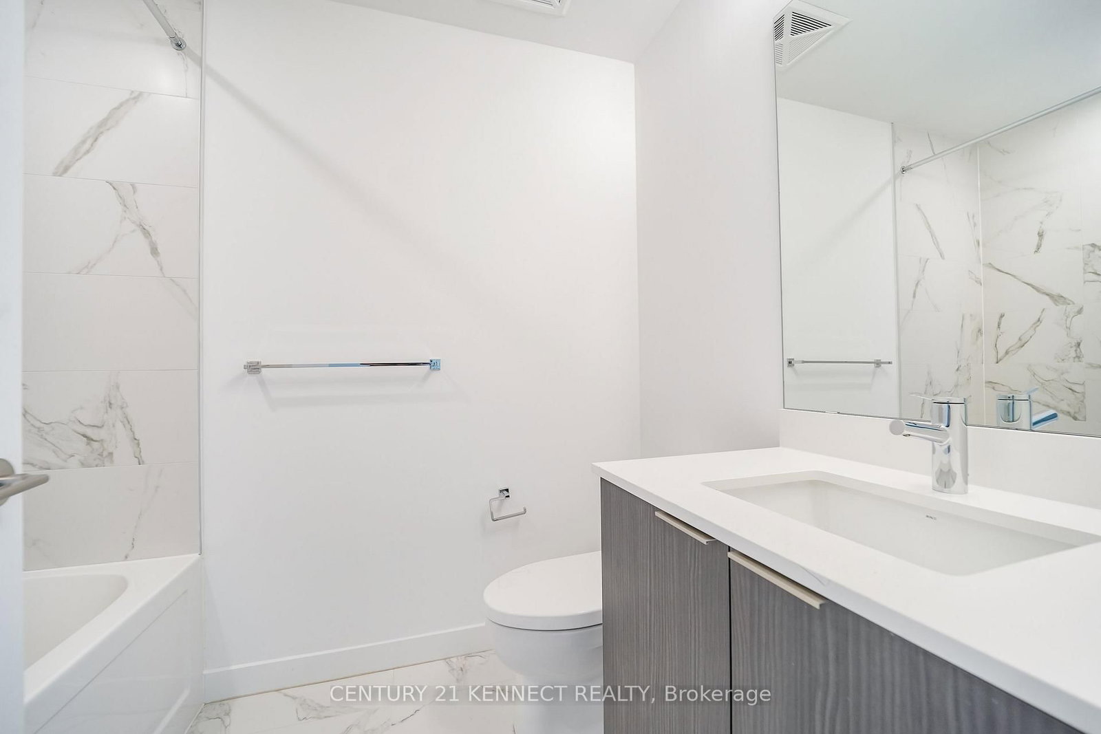 7 Golden Lion Heights • #826 • Toronto, ON photo 16