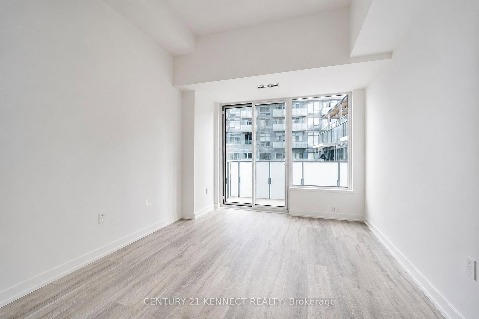 7 Golden Lion Heights • #826 • Toronto, ON photo 20