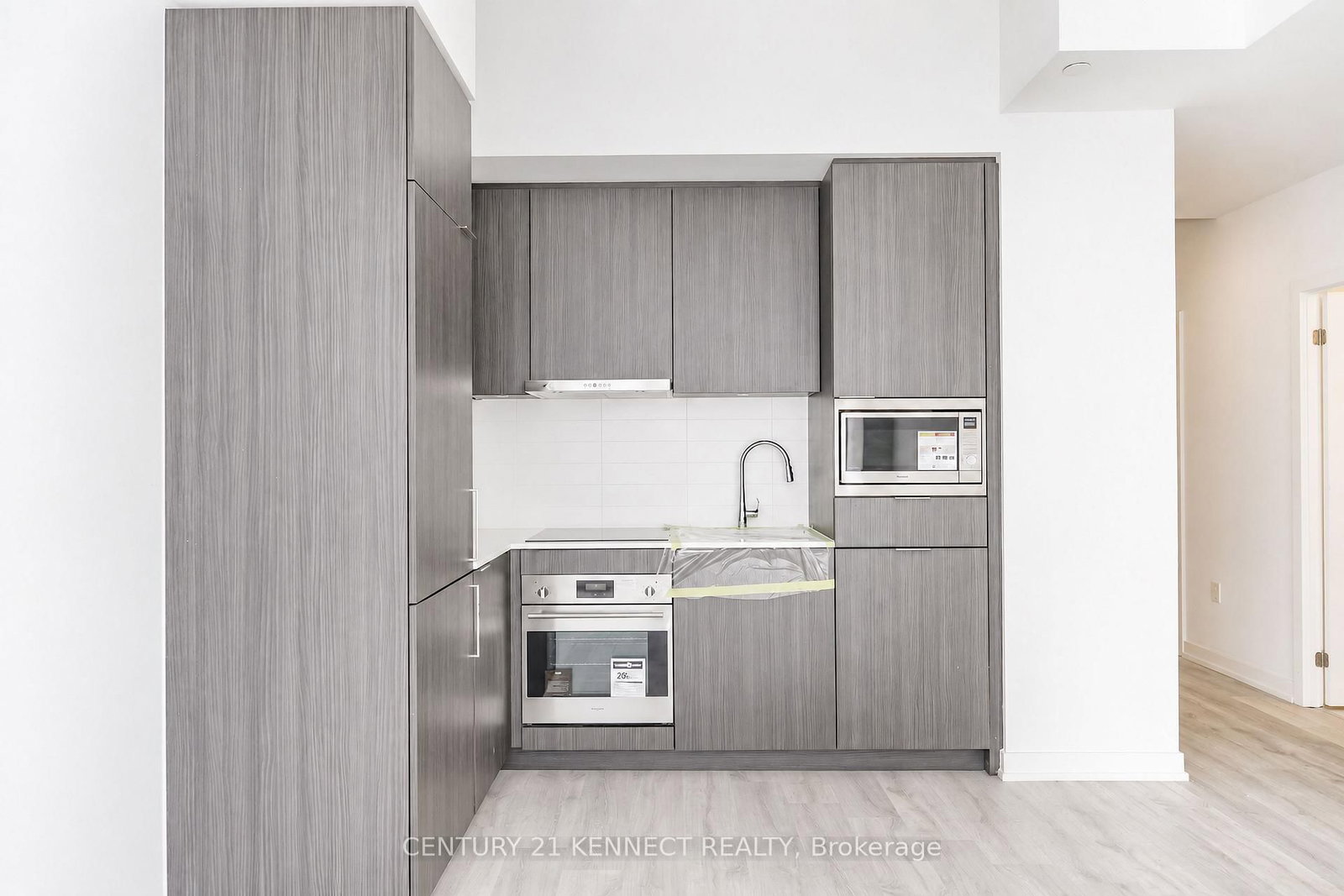 7 Golden Lion Heights • #826 • Toronto, ON photo 22