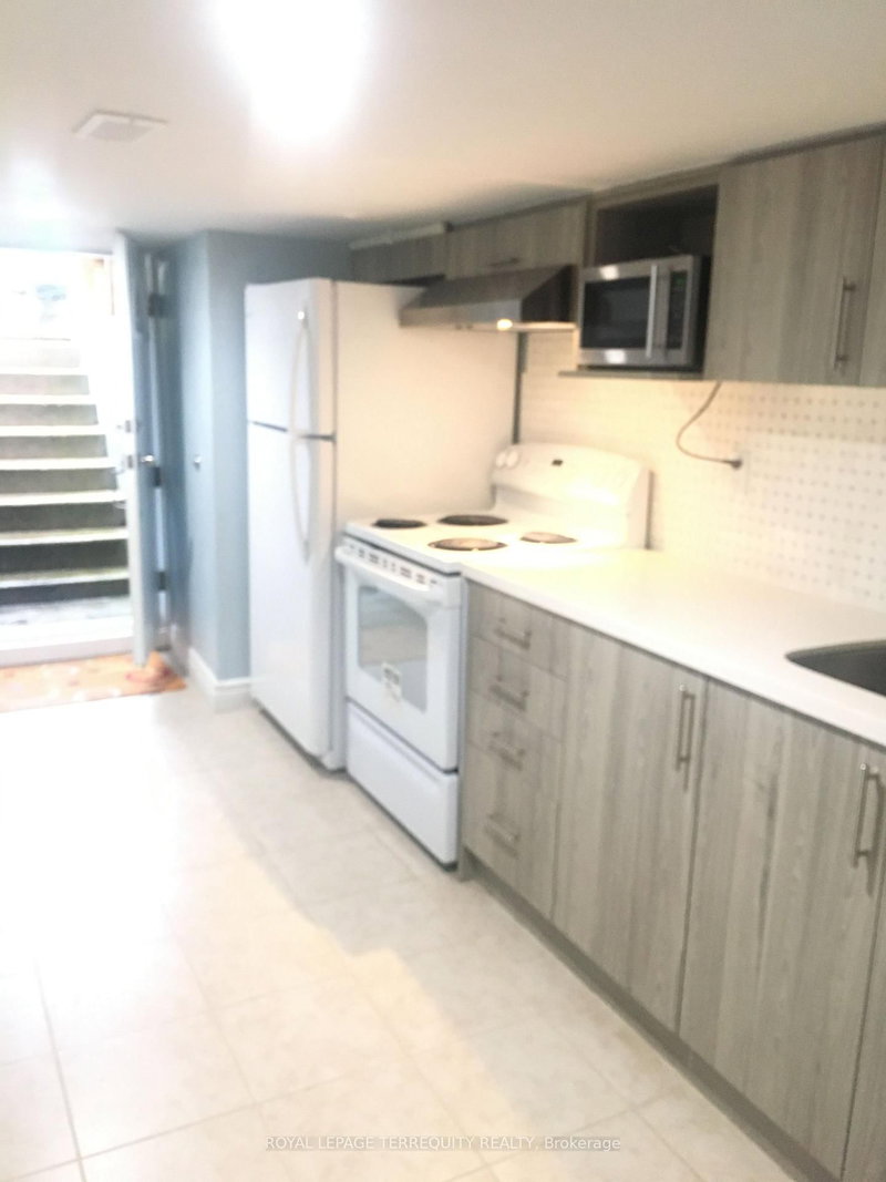 Lower Unit - 305 Margueretta Street