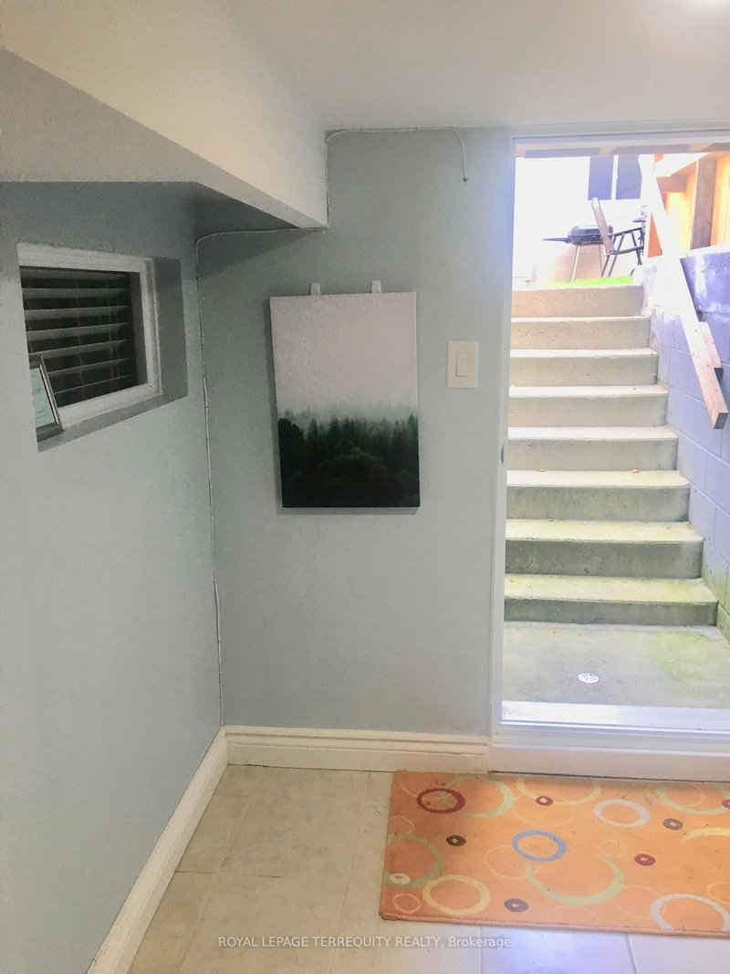 Lower Unit - 305 Margueretta Street