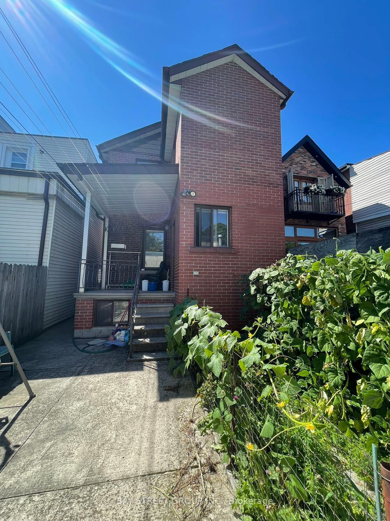 543 Crawford Street • Toronto, ON photo 14