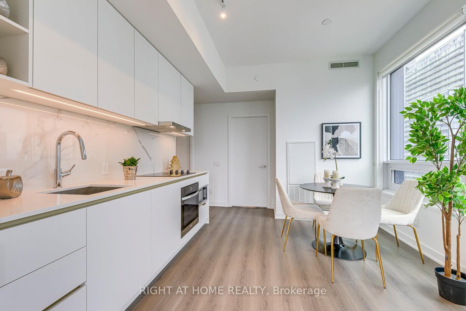 8 Wellesley Street W • #3112 • Toronto, ON photo 13