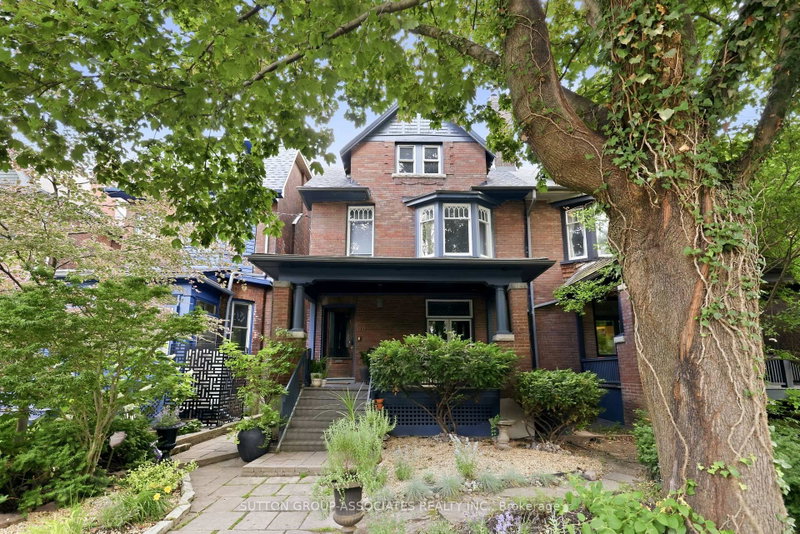 33 Albany Avenue