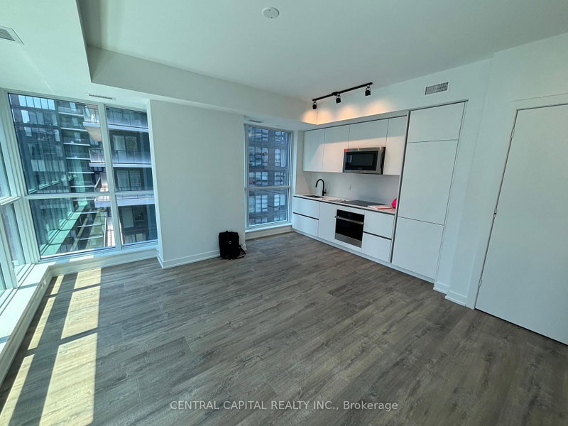 3003 - 327 King Street W