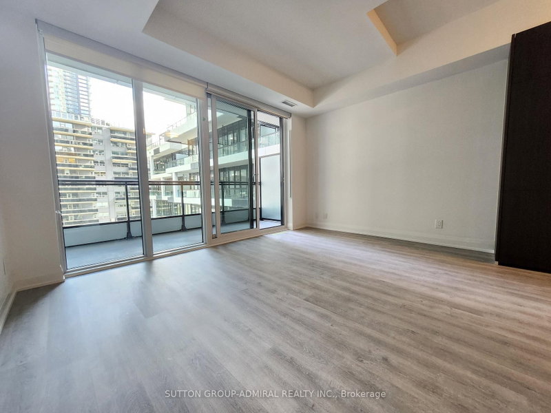 320 - 65 Broadway Avenue