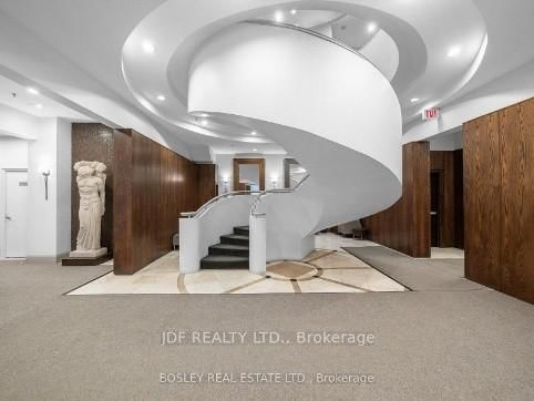1216 - 438 Richmond Street W