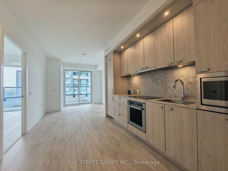 2205 - 10 Inn on the park Drive