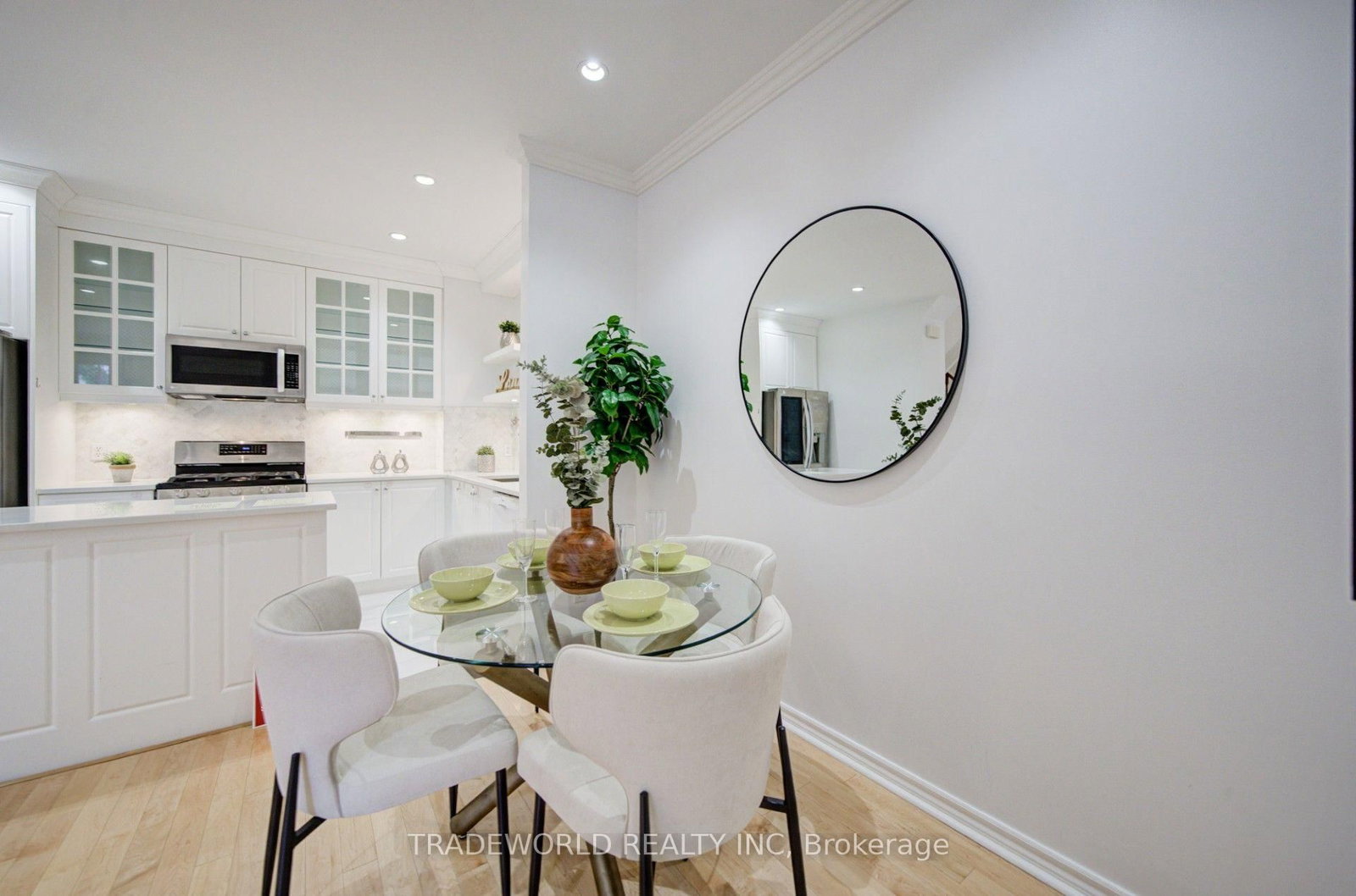 37 Avondale Avenue • #513 • Toronto, ON photo 6